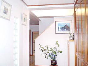 株式会社あいホーム:ガラスブロックで光の演出