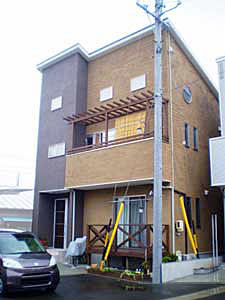 株式会社あいホーム：丸窓は外観のポイントにも