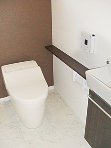 株式会社あいホーム:デパートのトイレを思わせるようなオシャレな空間