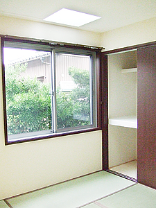 株式会社あいホーム:北側の和室も天窓で自然光が差し込みます。