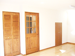 株式会社あいホーム:カントリー調の建具