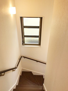 株式会社あいホーム：静岡市葵区建売住宅　階段