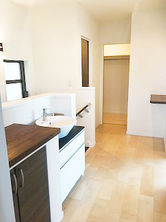 株式会社あいホーム：静岡市清水区分譲住宅　2階廊下収納