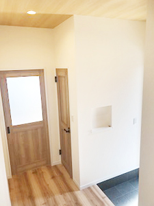 株式会社あいホーム：焼津市K様邸　玄関