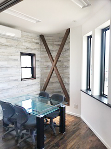 株式会社あいホーム：静岡市葵区・事業所　ミーティングスペース 応接室