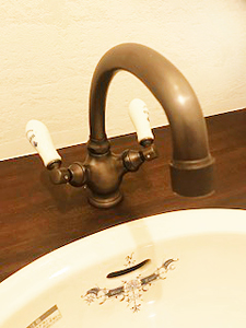 株式会社あいホーム：静岡市葵区・事業所　レトロな蛇口