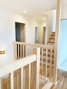 株式会社あいホーム：藤枝市・S様邸　階段