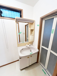 洗面：中古住宅改装工事 改装前（ビフォー）